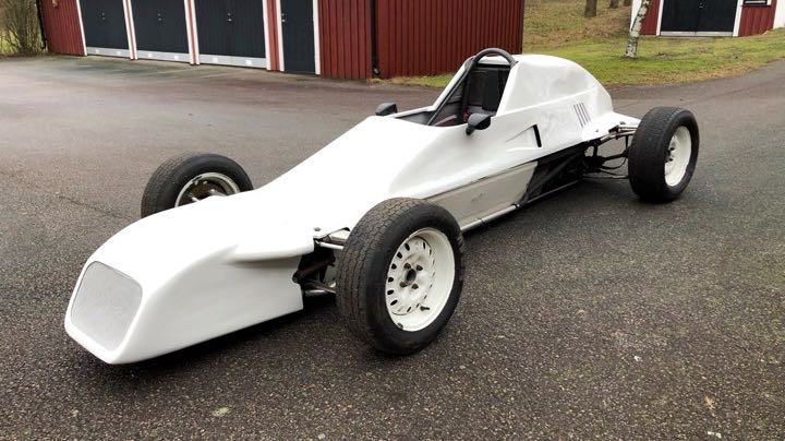 Van Diemen RF83 snett framifrån